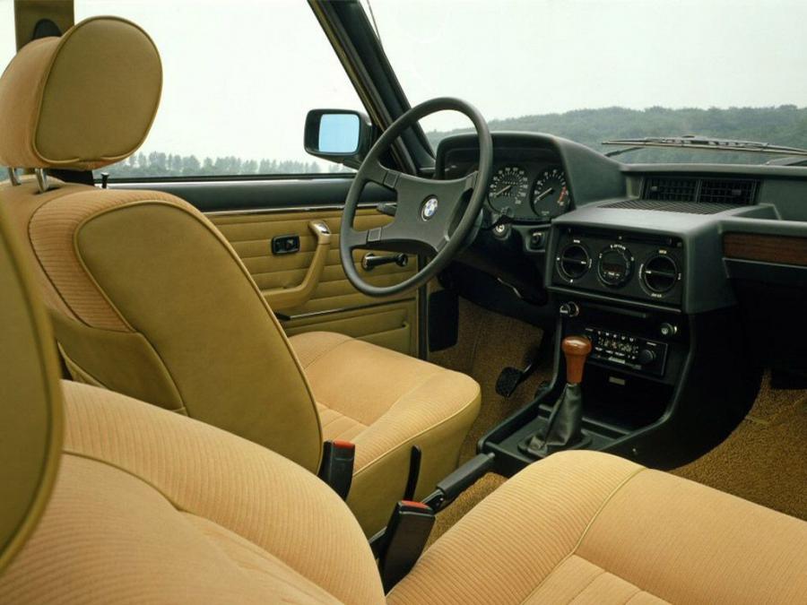  BMW 5-Series 1976 года  (фото 2 из 15)